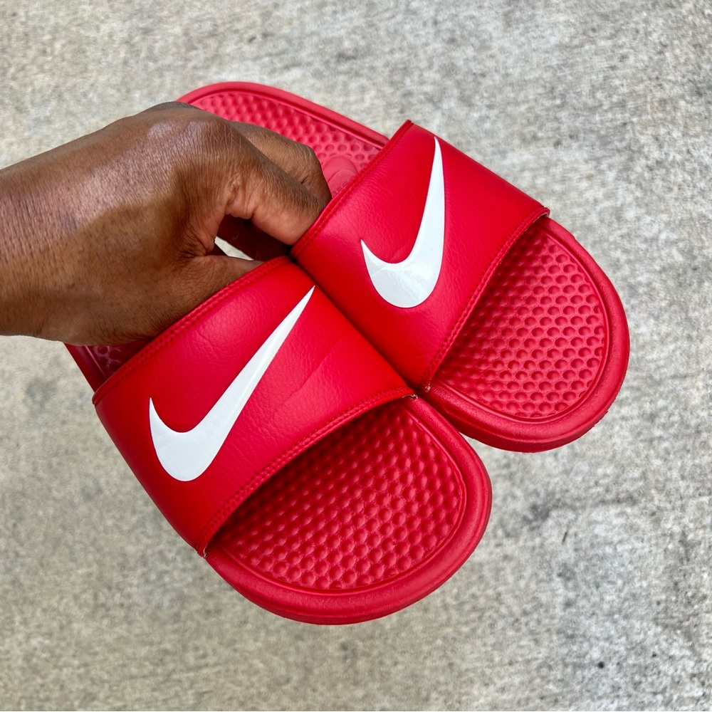 NIKE BENASSI SWOOSH SLIDES REDS WHITES FLIP FLOPS * PREVIOUSLY LOVED ITEMS * - Picture 2 of 7